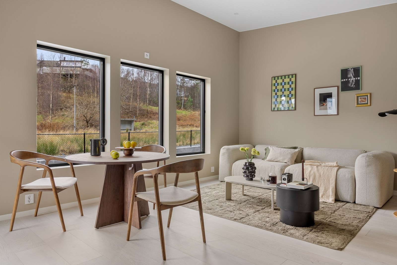 W Eiendomsmegling Bergen ved Markus Håland og Arve Tveit har gleden av å presentere Juvikflaten 25C. Galleribilde