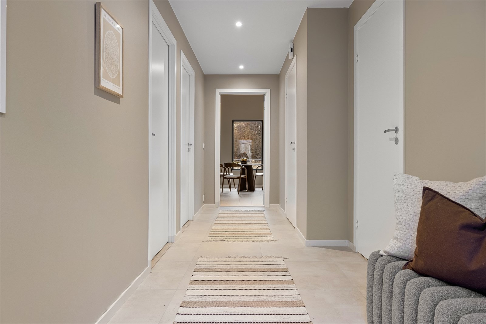 Samtlige rom er malt i lyse og delikate farger. Galleribilde