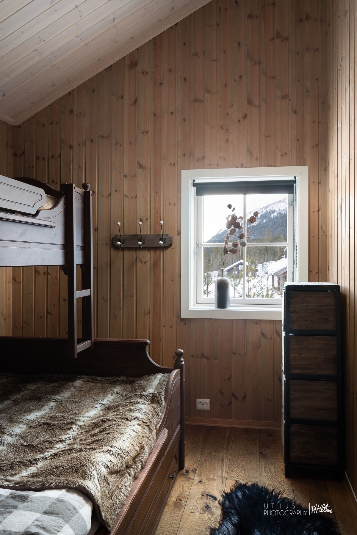 Drøm søtt i myke dyner omringet av frisk fjelluft Galleribilde