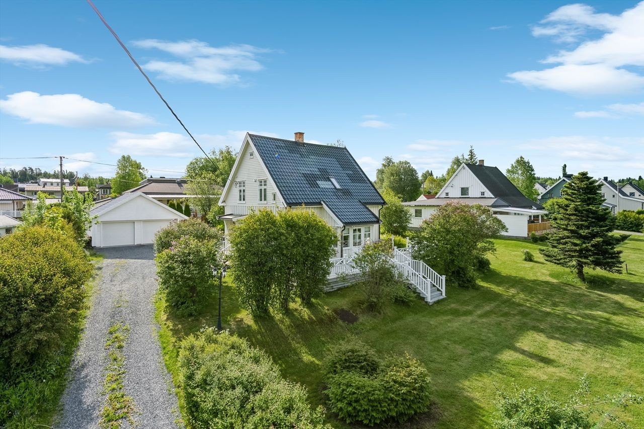 Velkommen til Severin Olsens veg 33, en koselig eiendom med usjenert beliggenhet og gode uteområder. Galleribilde