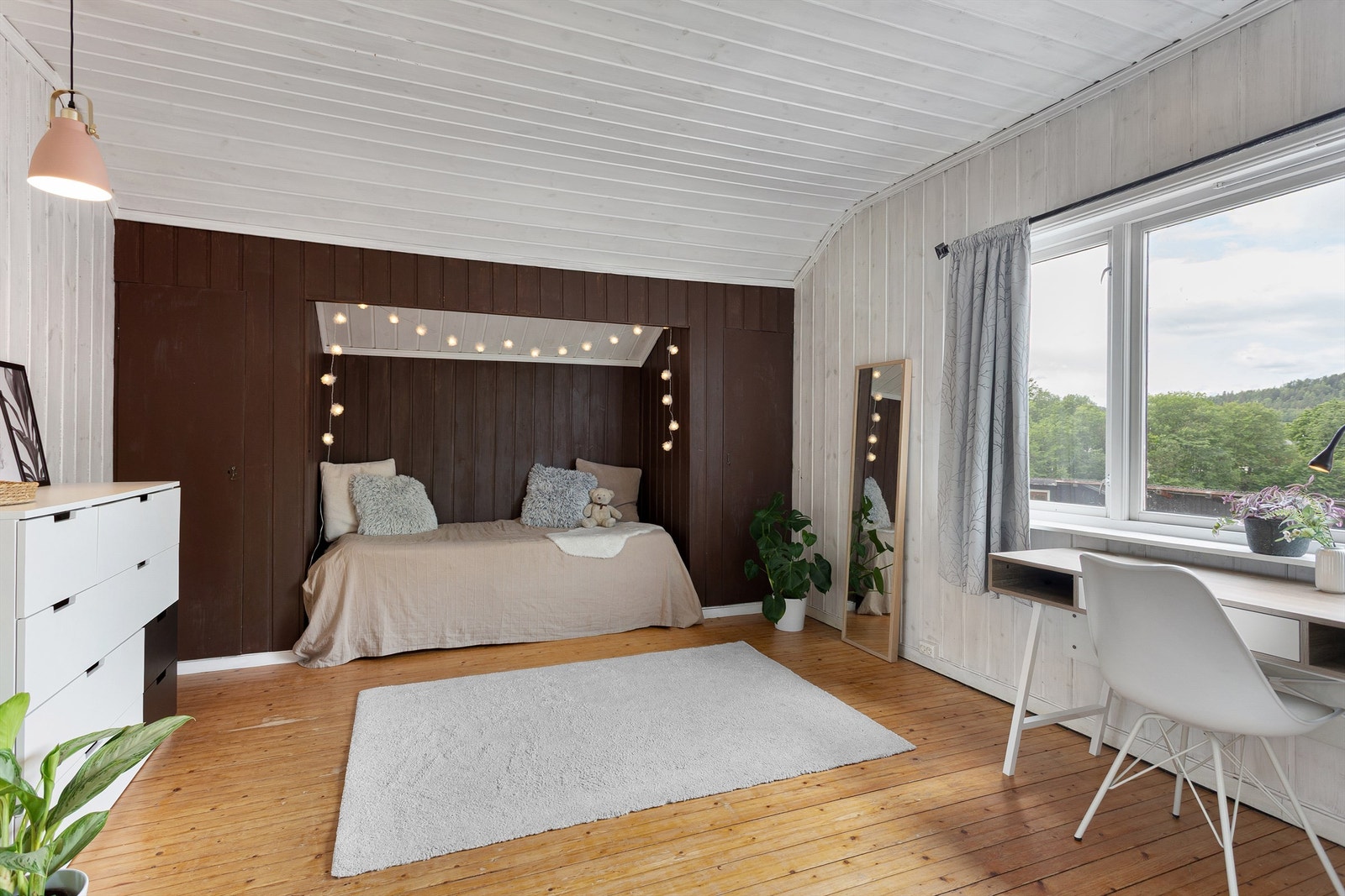 Soverom 1 med plassbygget sengenisje i vegg Galleribilde