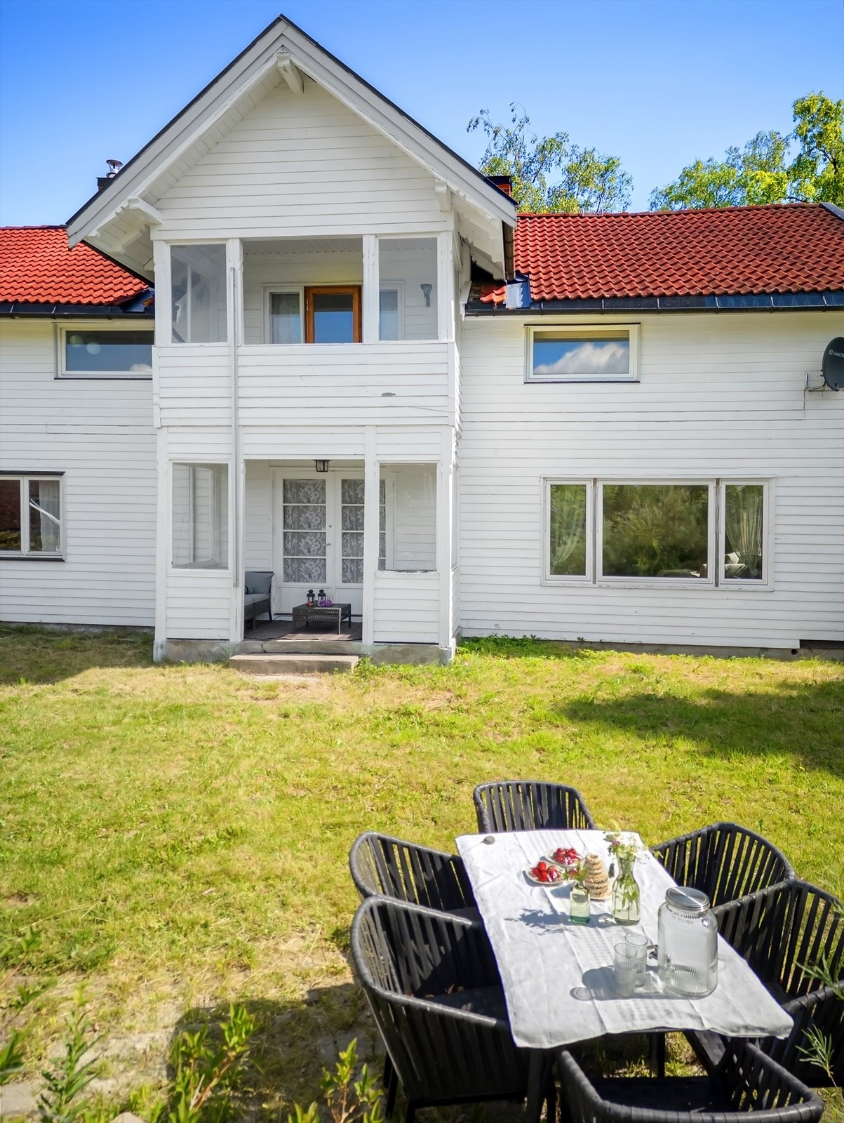 Stort hageområde med svært god boltreplass Galleribilde