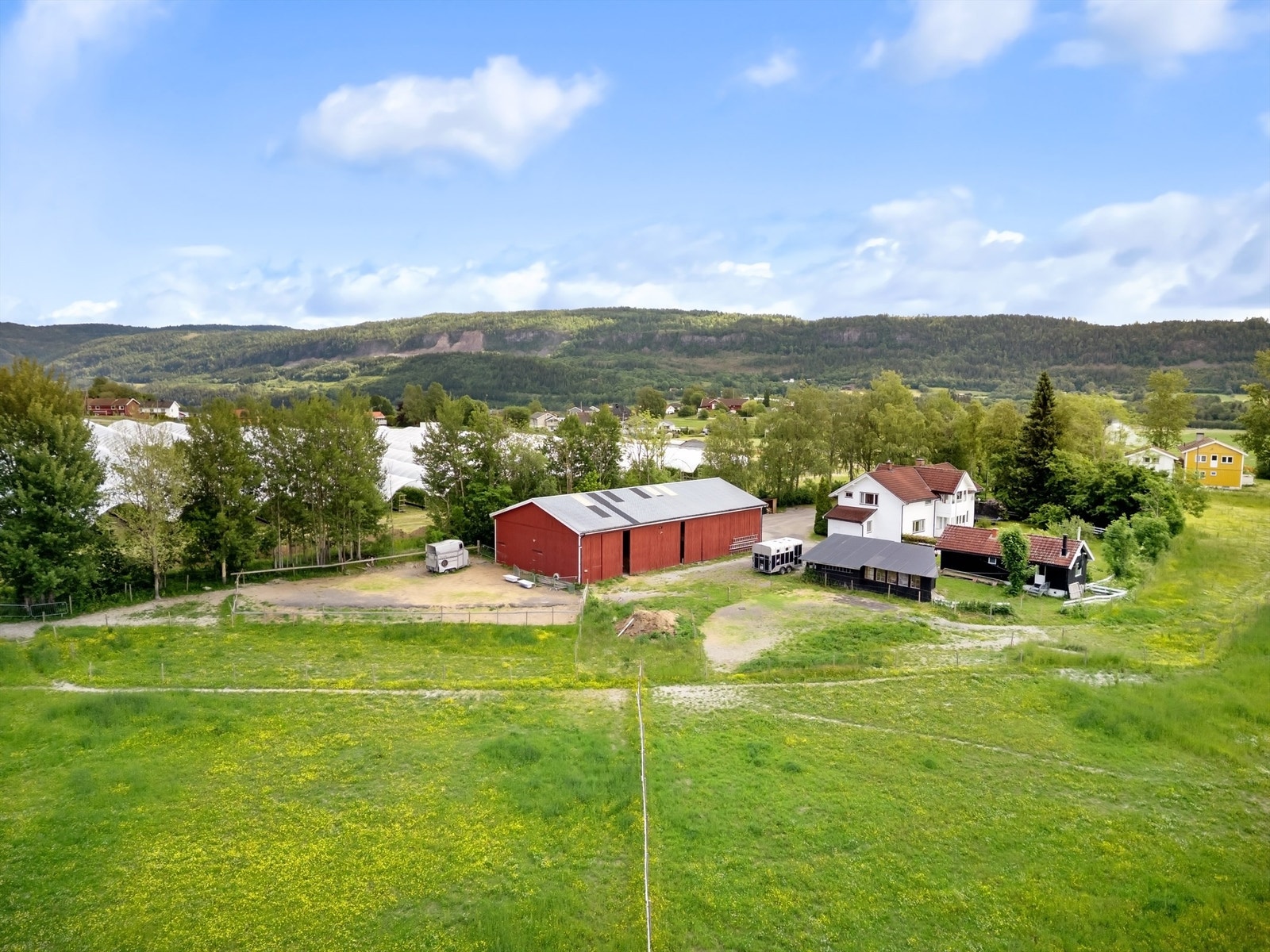 Det er kort vei til Sylling barne- og ungdomsskole Galleribilde