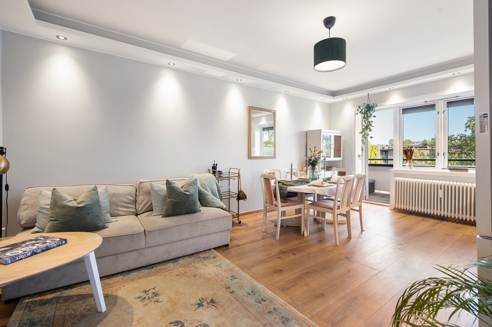 Denne toppleiligheten har en rekke fine kvaliteter å by på, inkludert en herlig balkong og rikelig med naturlig lys. Galleribilde