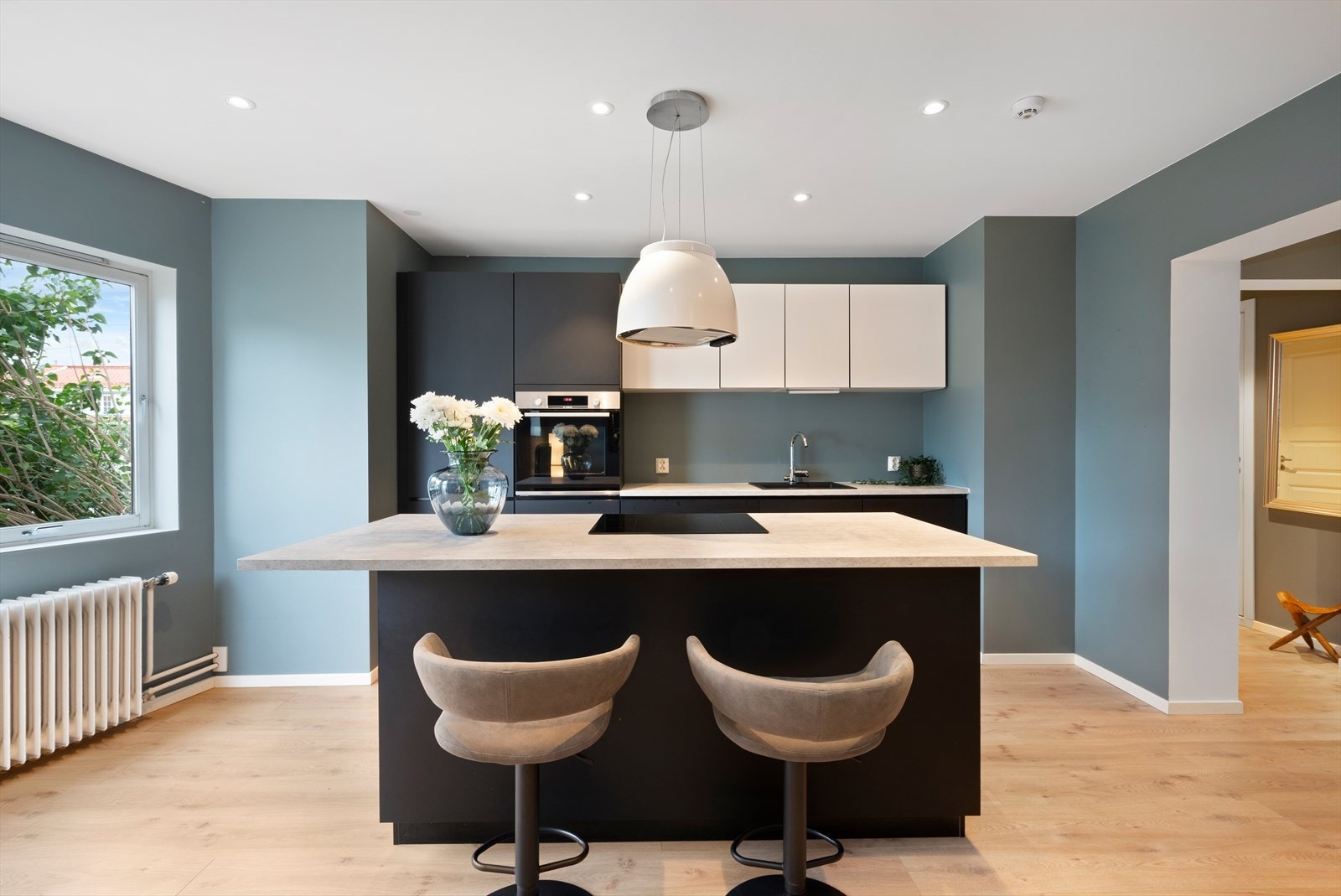 Det er rikelig med skap- og benkplass Galleribilde