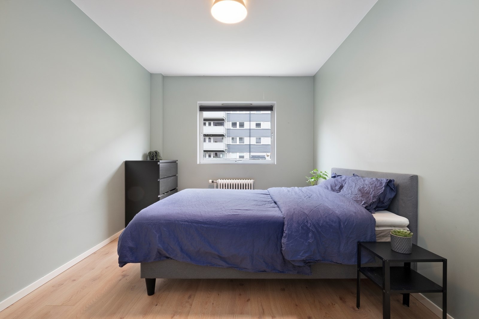 På hovedsoverommet er det rikelig med plass til garderobeskap Galleribilde