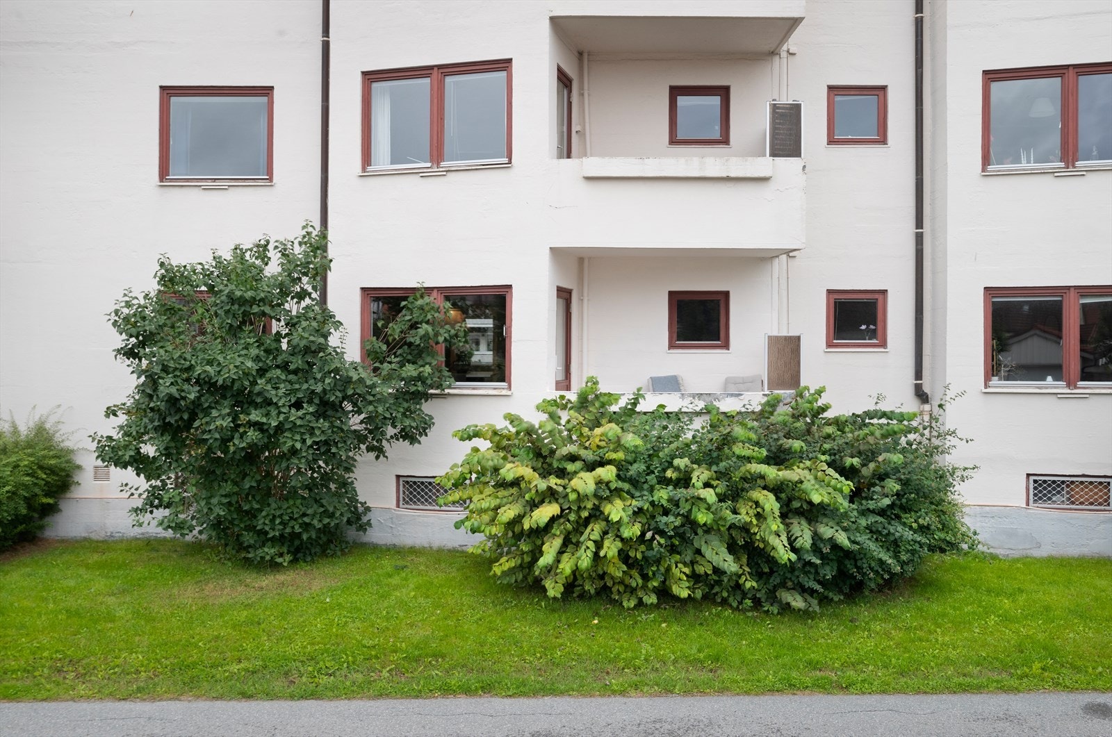 Leiligheten har en attraktiv og sentral beliggenhet, i et rolig og etablert boligområde med kort vei til det meste man trenger i hverdagen Galleribilde