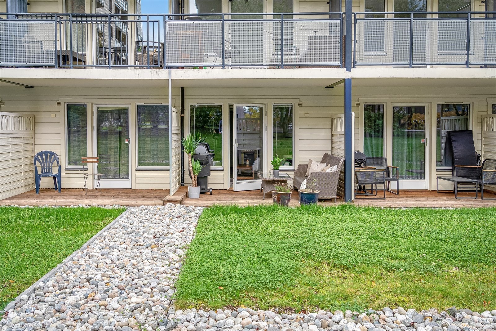 Fra stuen er det utgang til markterrasse på 8,5 kvm. Galleribilde