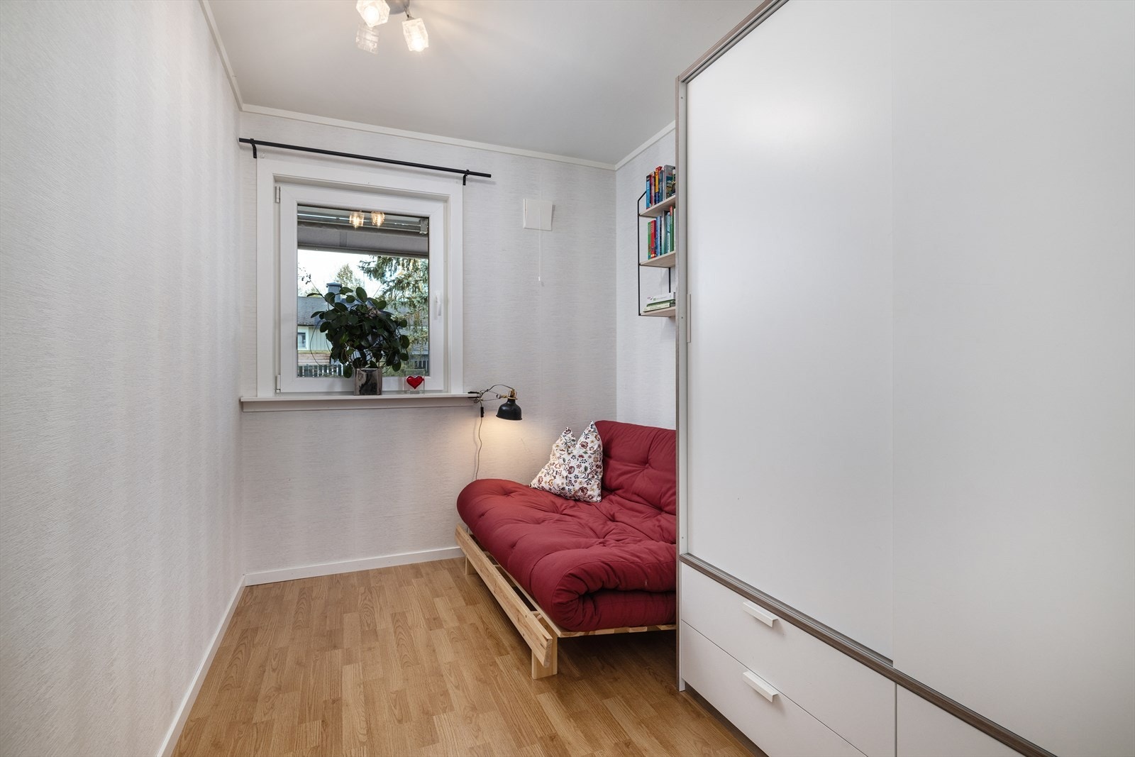 Soverom nr. 3 med garderobeskap. Galleribilde