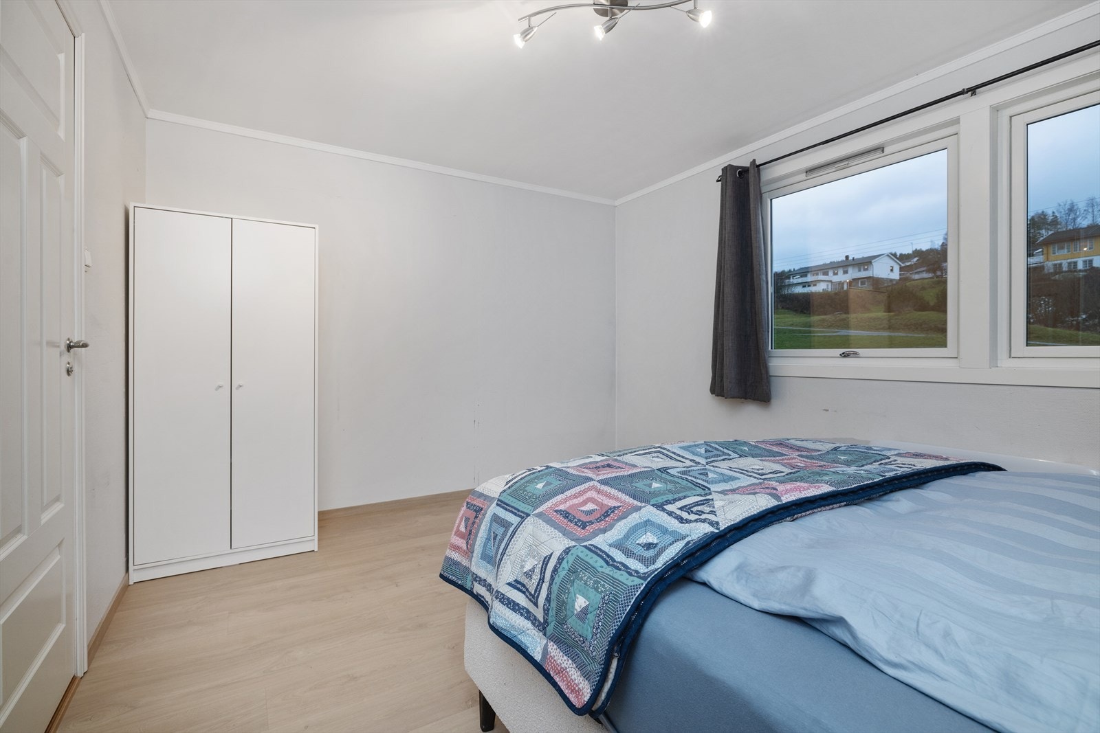 Stort hovedsoverom som i noen tilfeller er delt i to Galleribilde