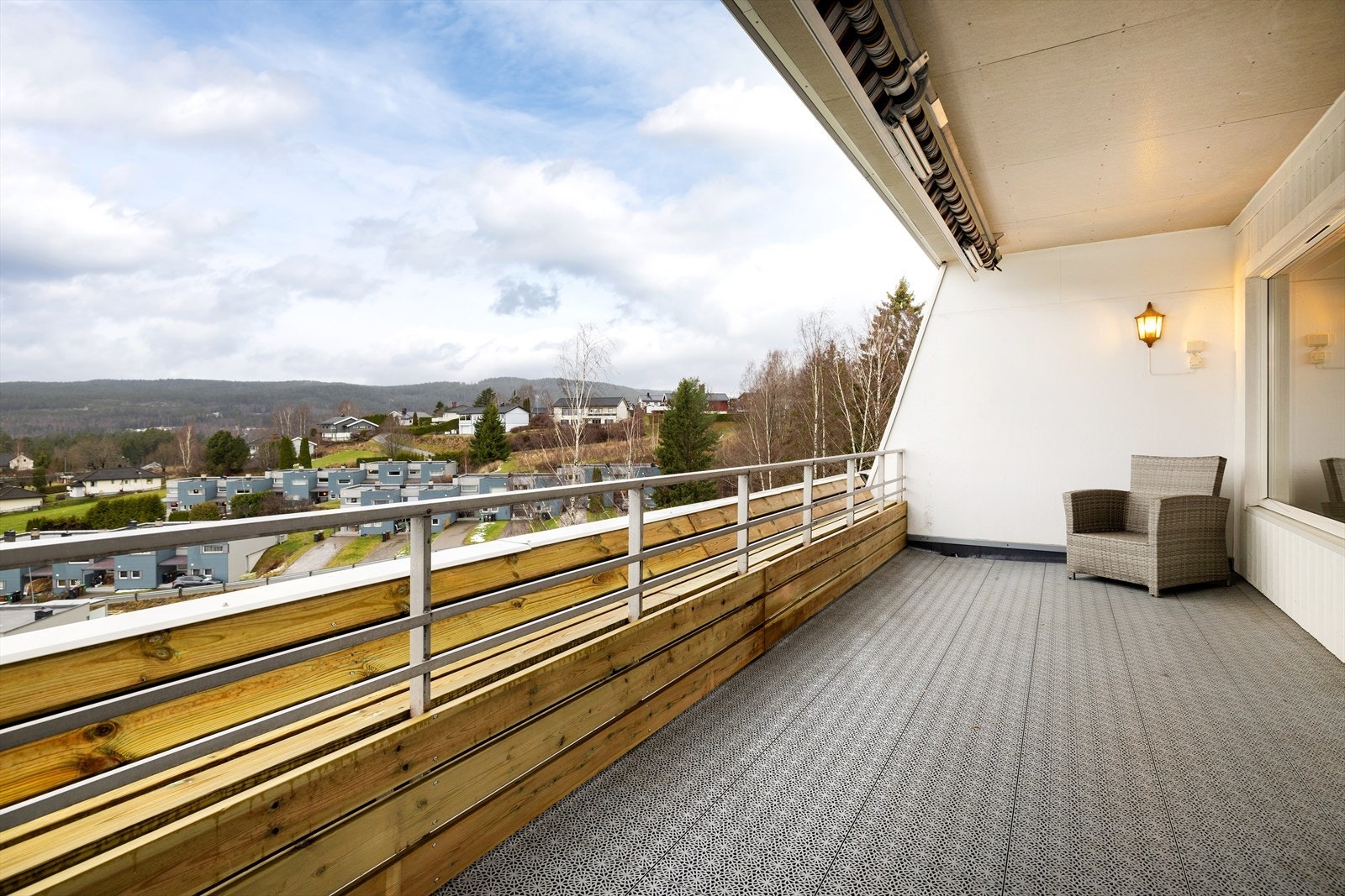 Her er det nylig lagt nytt treverk og alt ligger til rette for feks. blomsterkasser Galleribilde