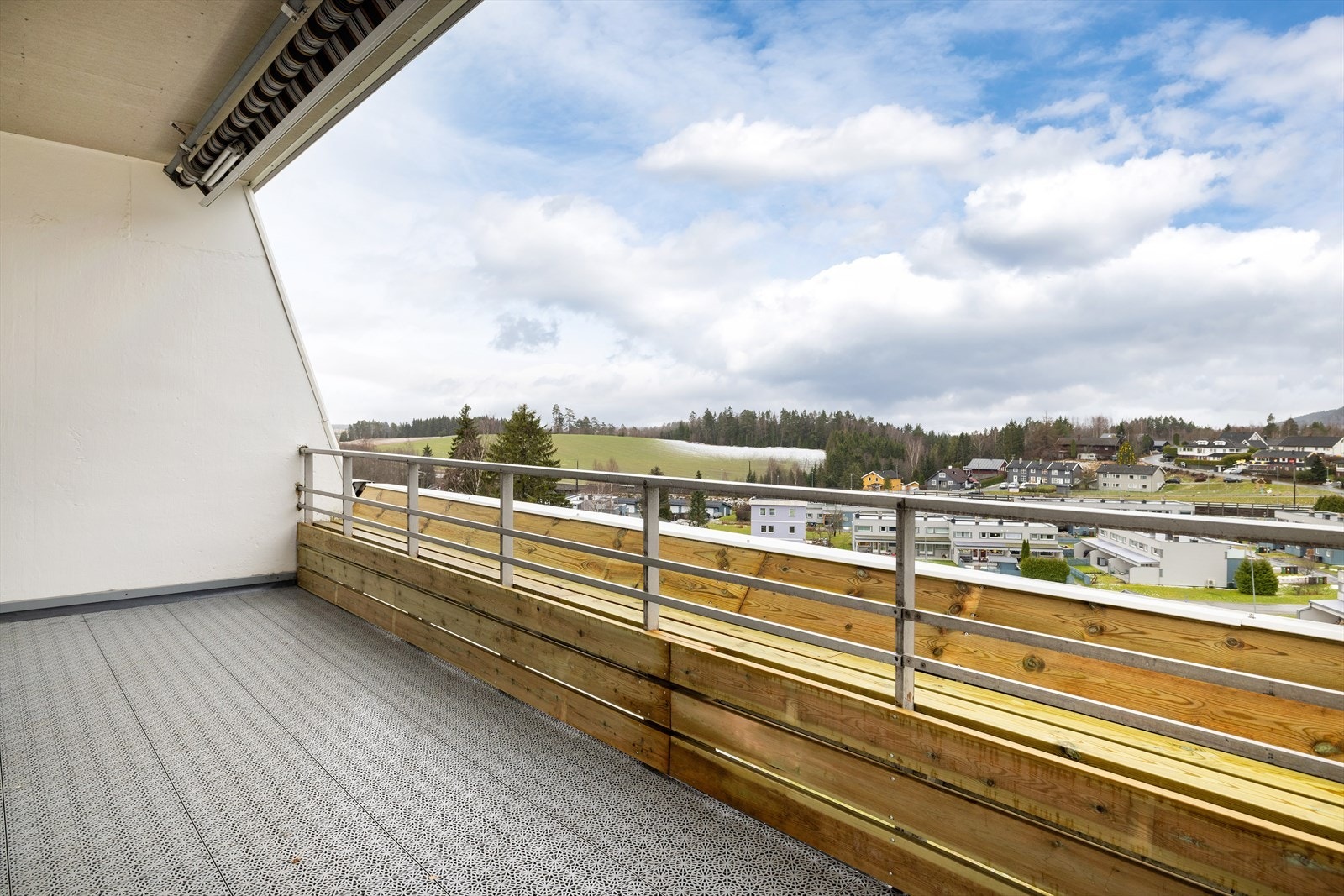Stor terrasse med markise Galleribilde