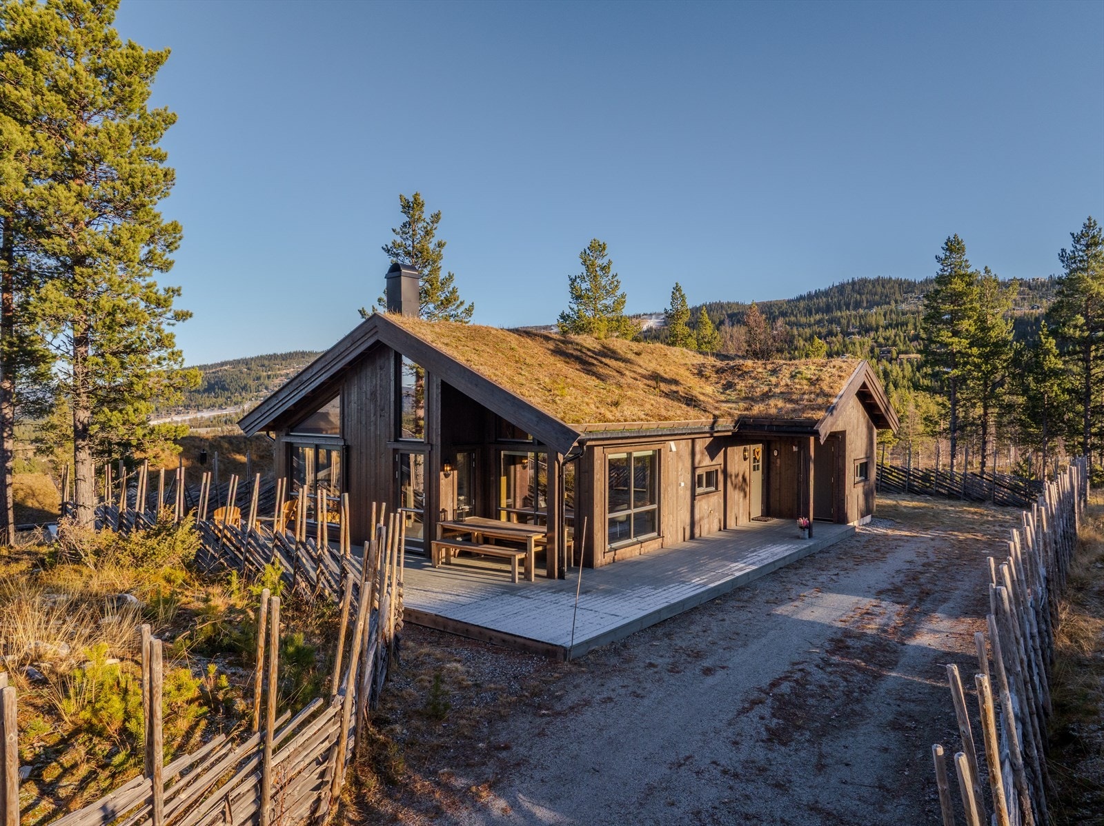 Kvalitetshytte fra Tinde Hytter beliggende i et svært hyggelig og sentralt hyttefelt på Nesfjellet. Foto: Pål Harald Uthus. Galleribilde