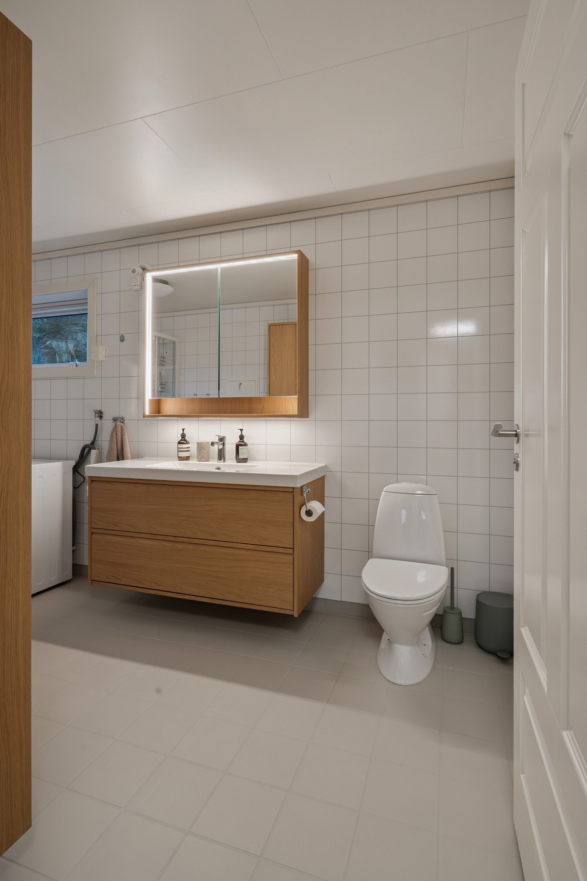 Romslig bad/wc/vaskerom Galleribilde