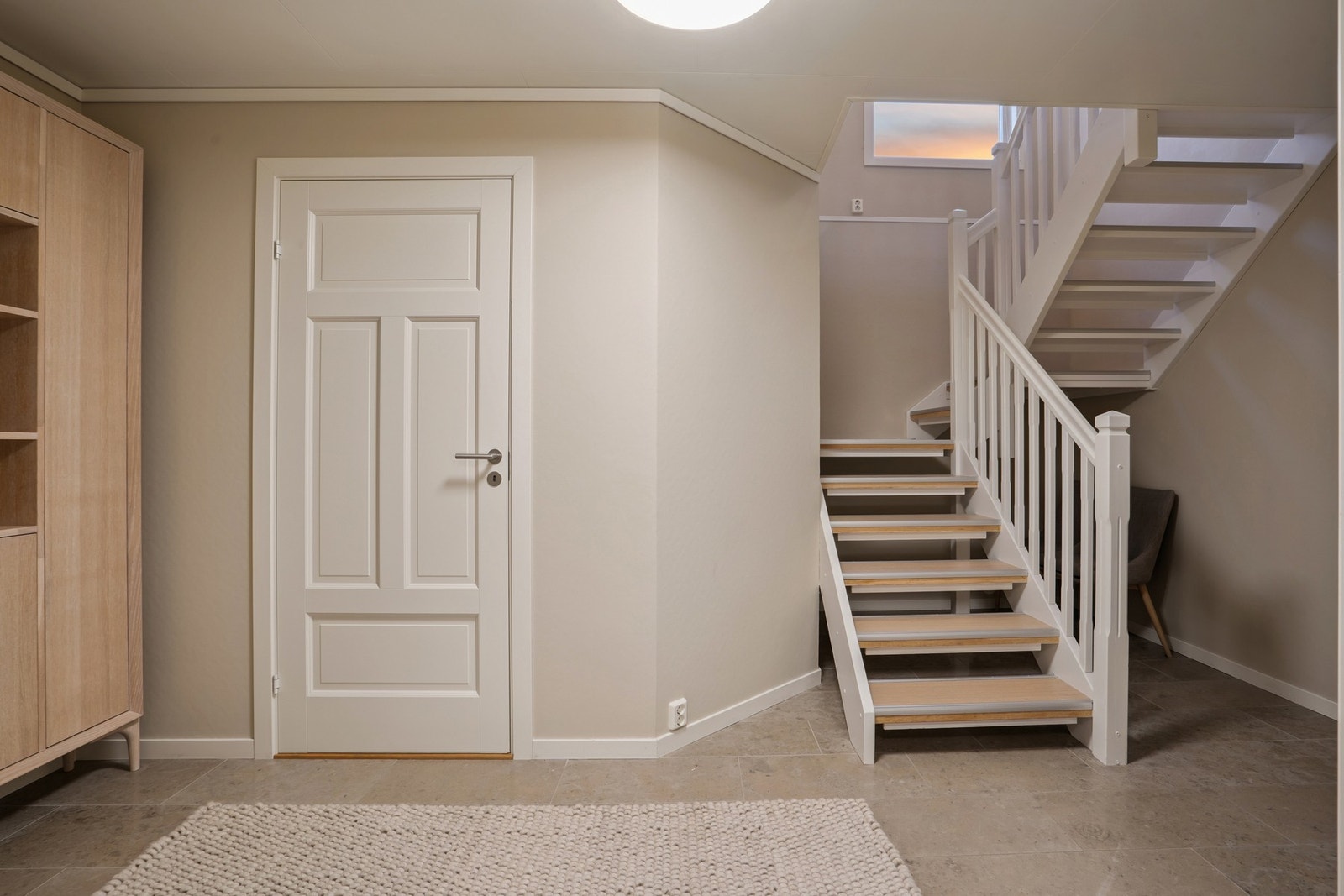 I sokkeletasjen er det entrè, trappegang og bod som hører til hoveddelen Galleribilde