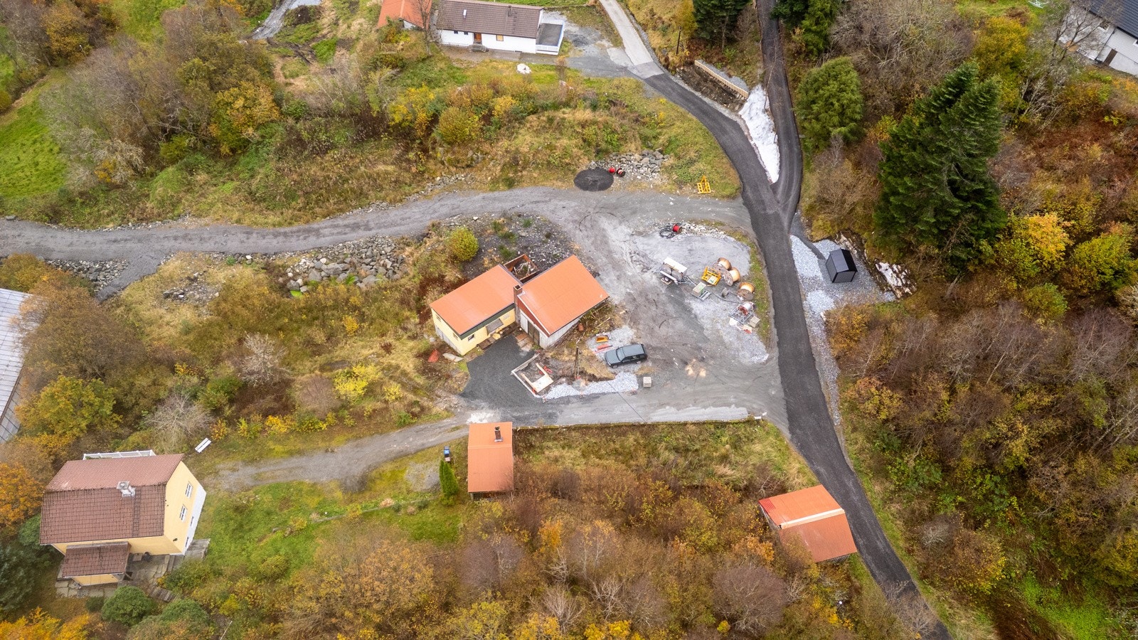 Det er etablert ny trafo istedenfor høyspentledninger som tidligere gikk over eiendommen Galleribilde