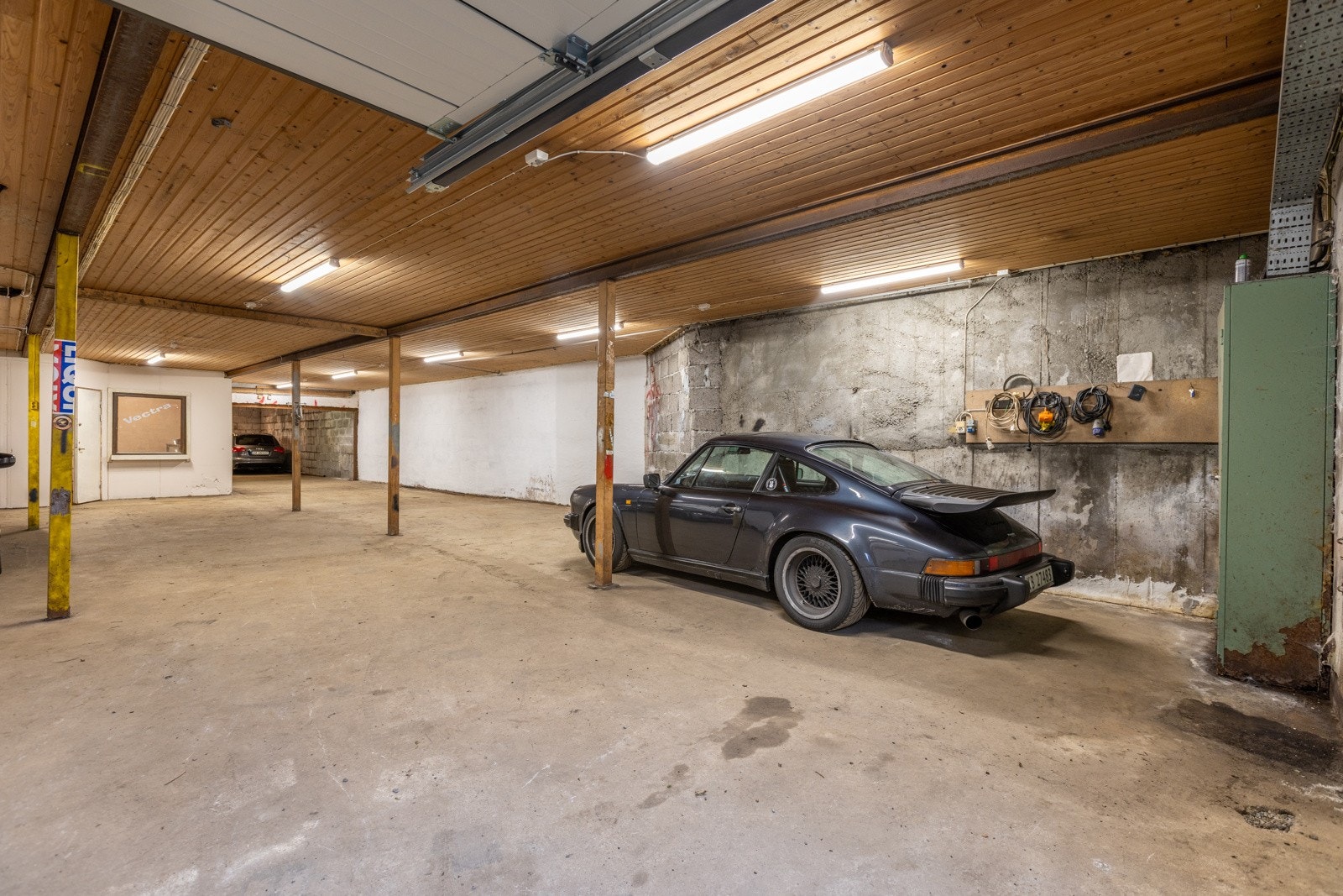 Ytterste del av garasjeanlegg i underetasje pakkhuset Galleribilde