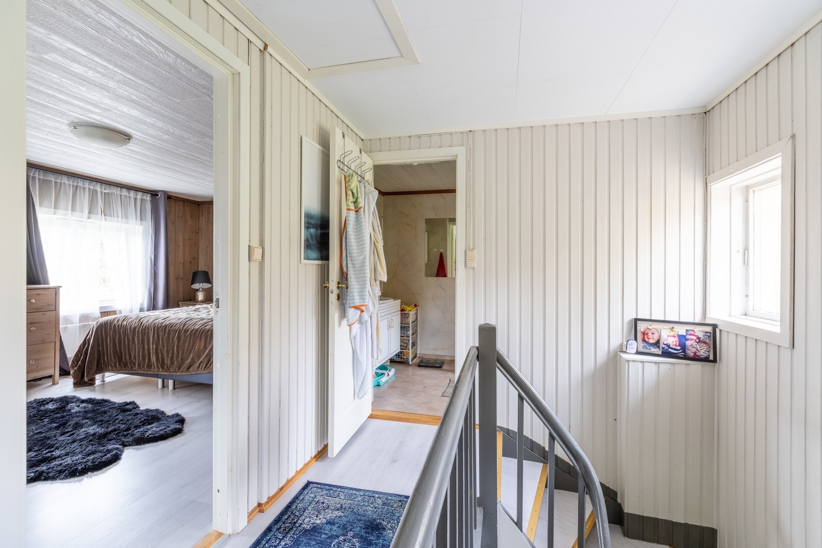 Hall andre etasje mot bad Galleribilde