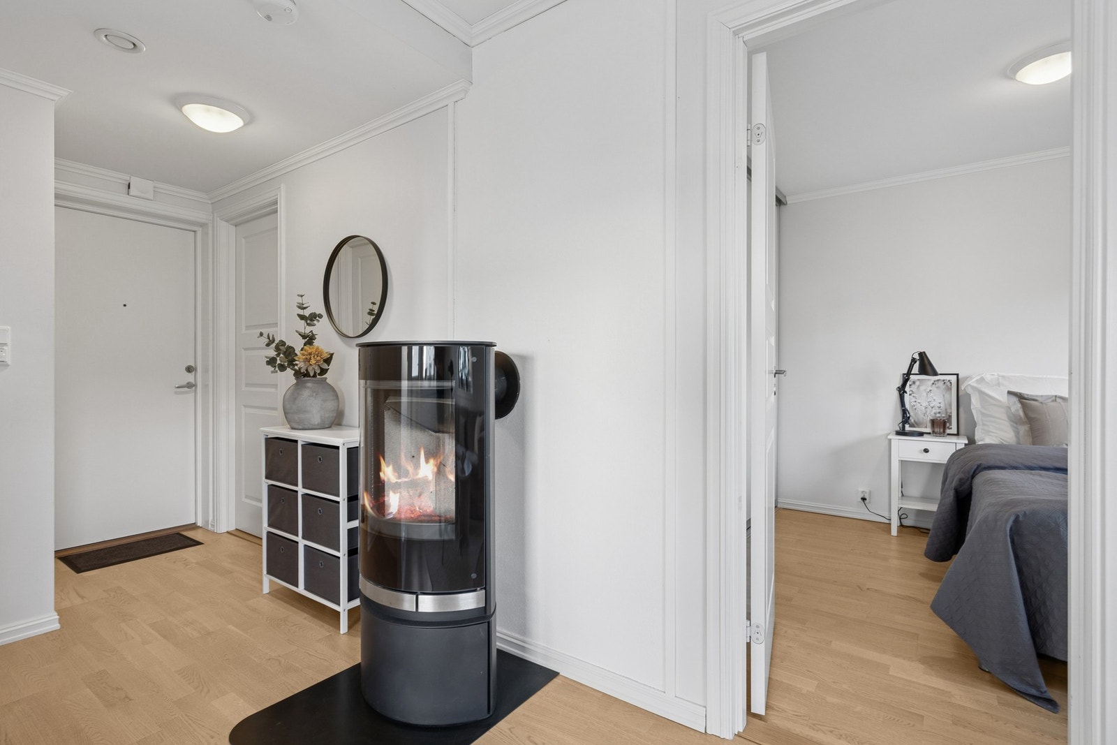 Peisovn som gir en lun og hyggelig atmosfære i stuen. Galleribilde