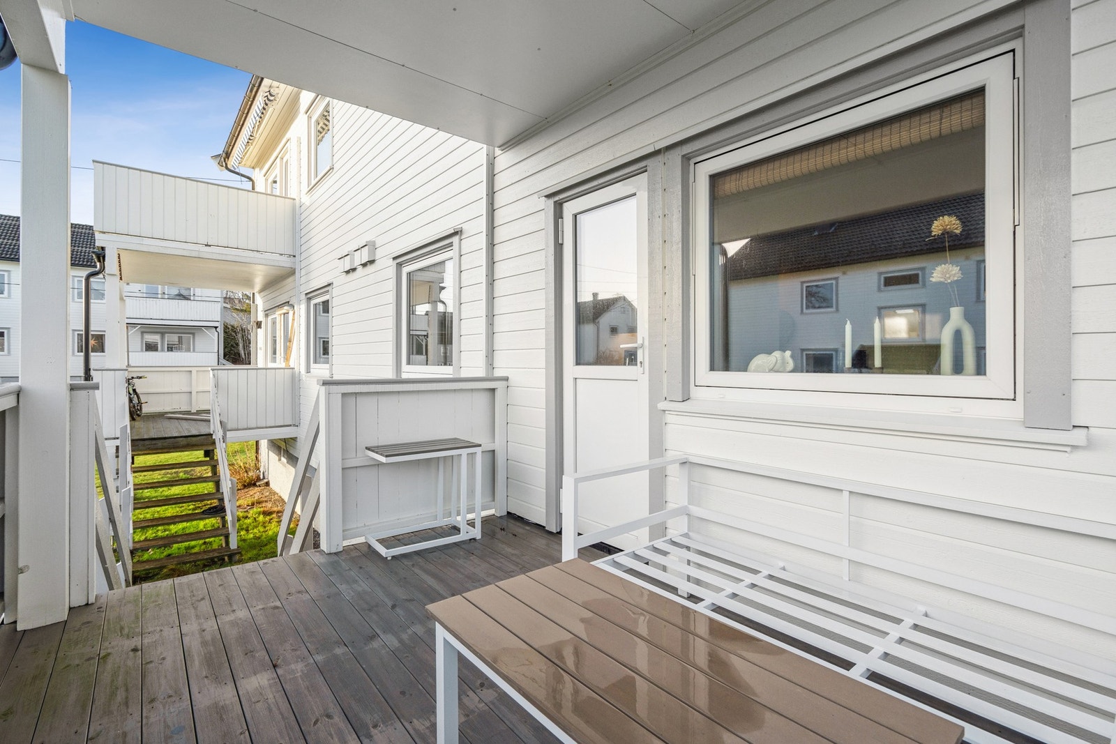 Fra stuen er det direkte utgang til balkongen på ca. 10 kvm Galleribilde