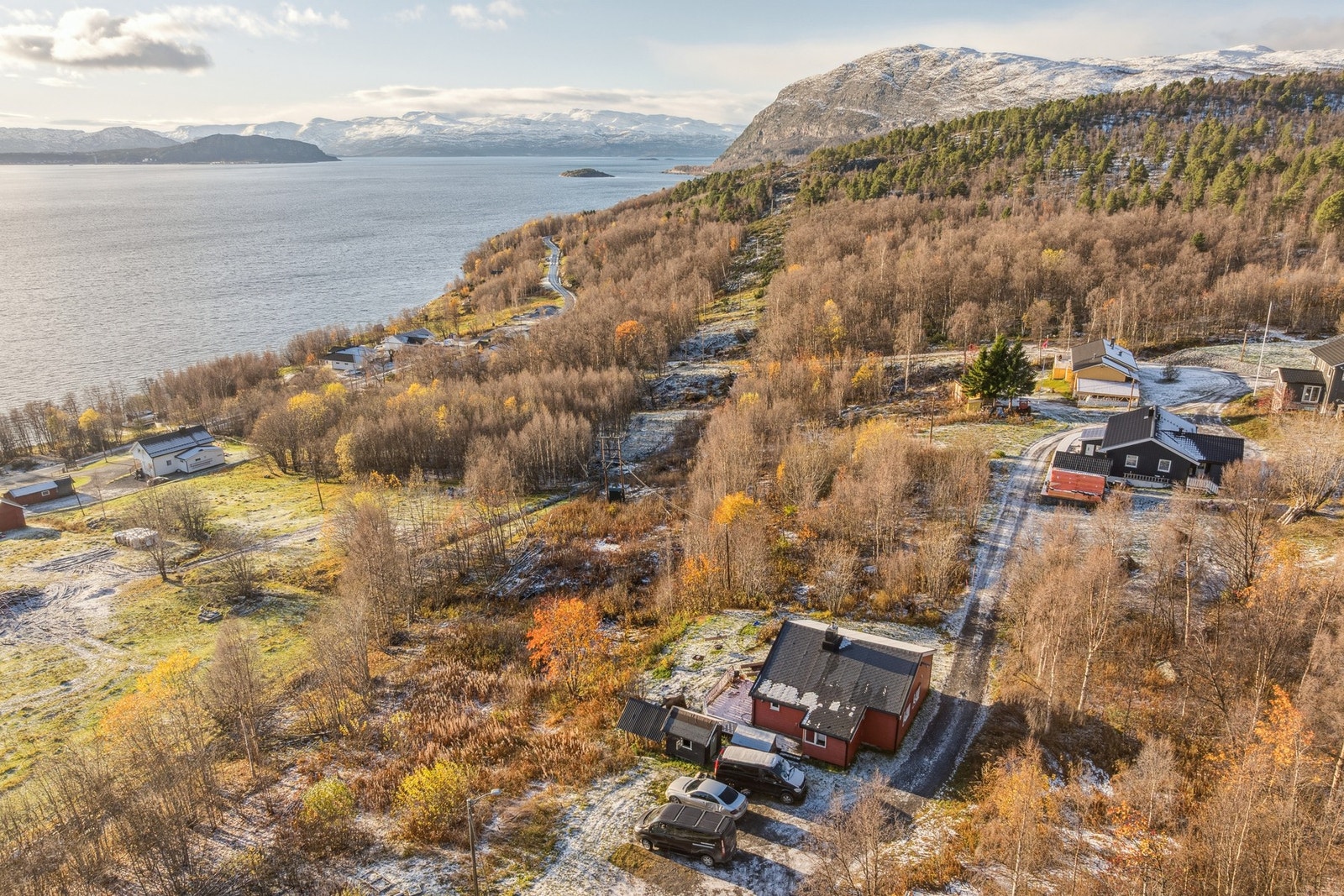 En trivelig og innholdsrik familiebolig med naturskjønn beliggenhet Galleribilde