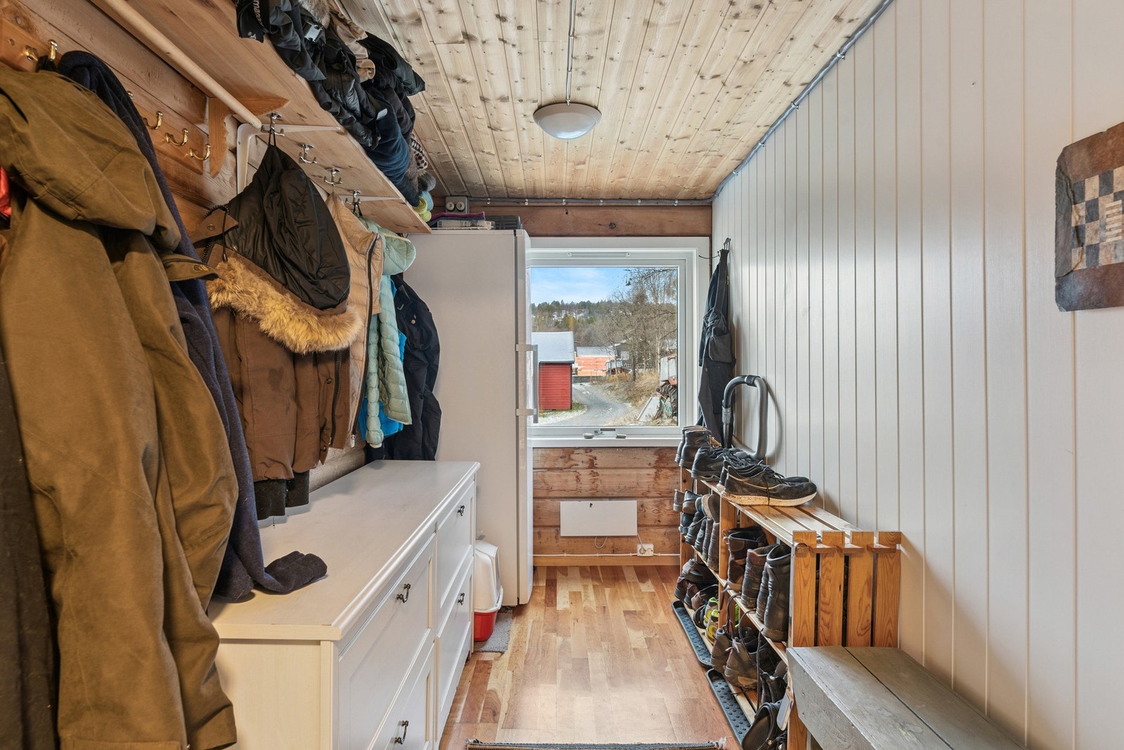 Garderobe i tilknytning til entré Galleribilde