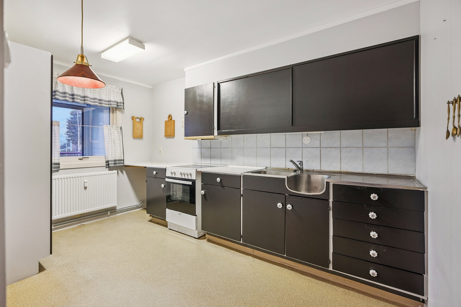 Her er det også rom for en liten spiseplass ved vinduet. Galleribilde