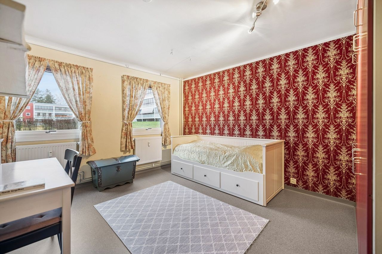 Hovedsoverommet har god plass til dobbeltseng og eventuelt en arbeidsplass. Galleribilde