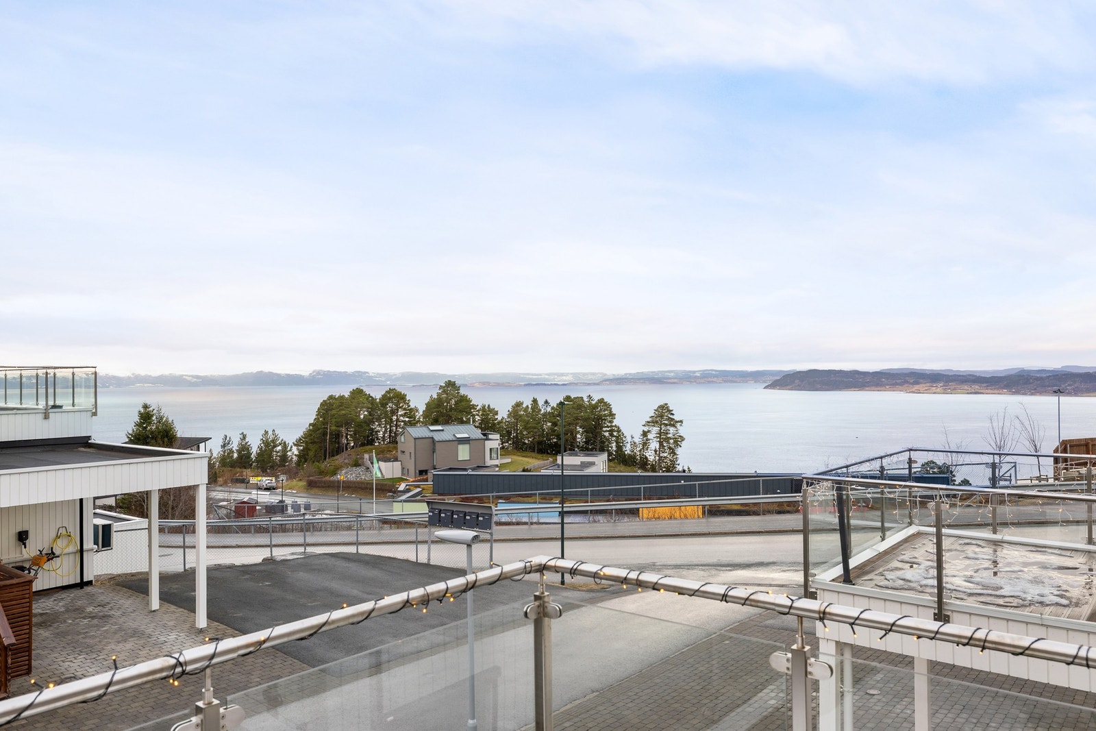 Fra boligen har du mange gode utsiktspunkt utover fjorden Galleribilde