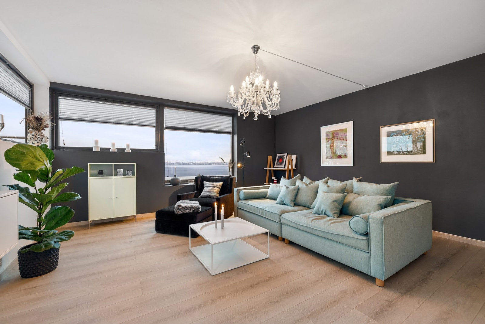 Stue/oppholdsrom på 27,4 kvm. (Mulighet for et 4. soverom) Galleribilde