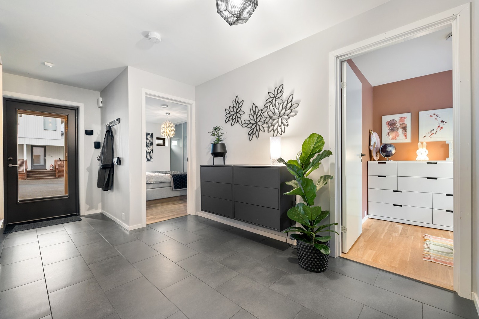 Flis på gulv og gulvvarme. Galleribilde