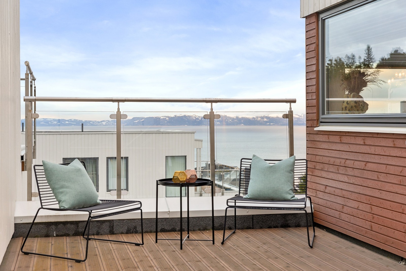 Boligen ligger med god vinkel mtp sol. Her har du sol til de sene kveldstimer. Galleribilde