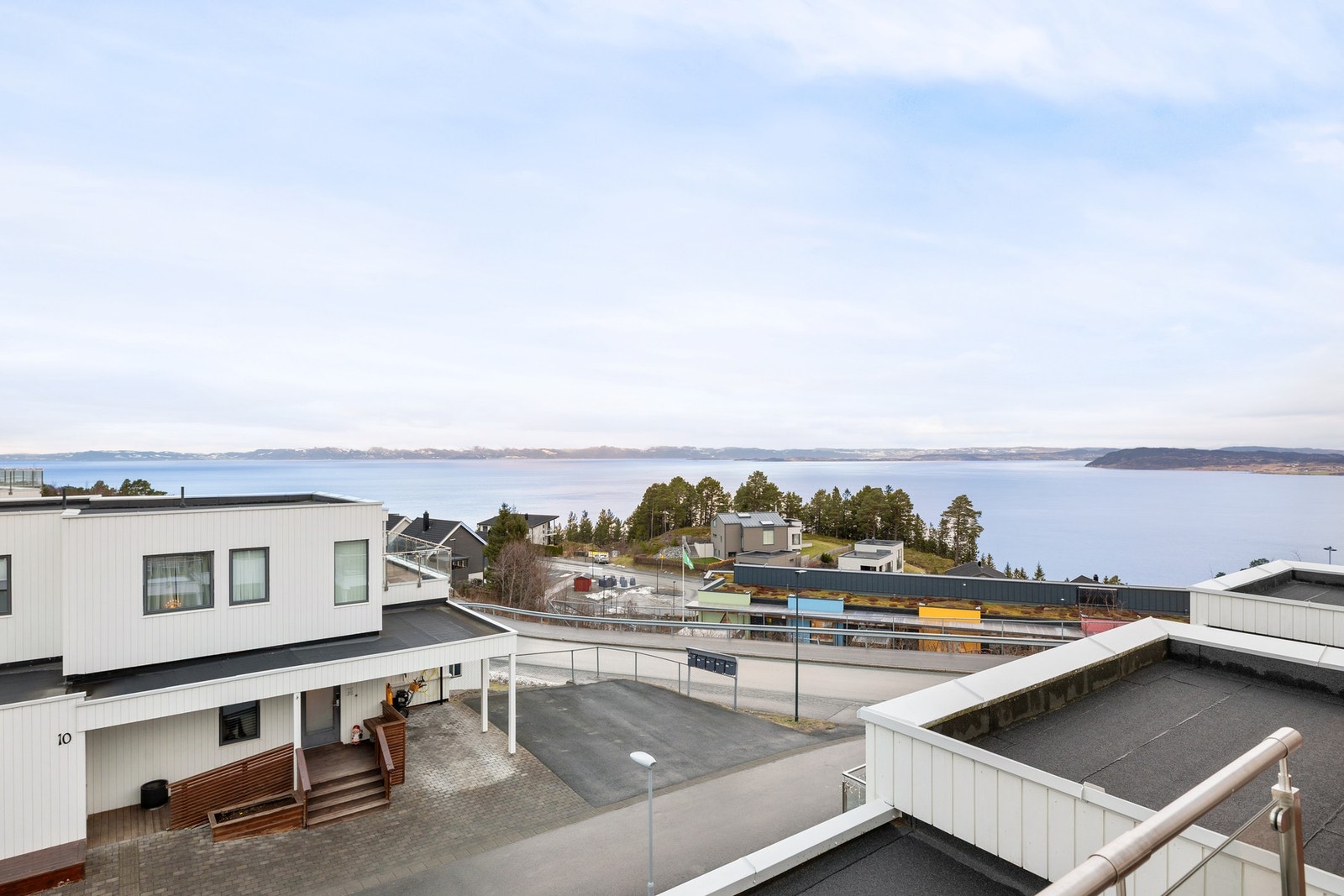 Vidhaugen 4 ligger i et nyere og attraktivt boligområde på Sveberg i Malvik. Galleribilde