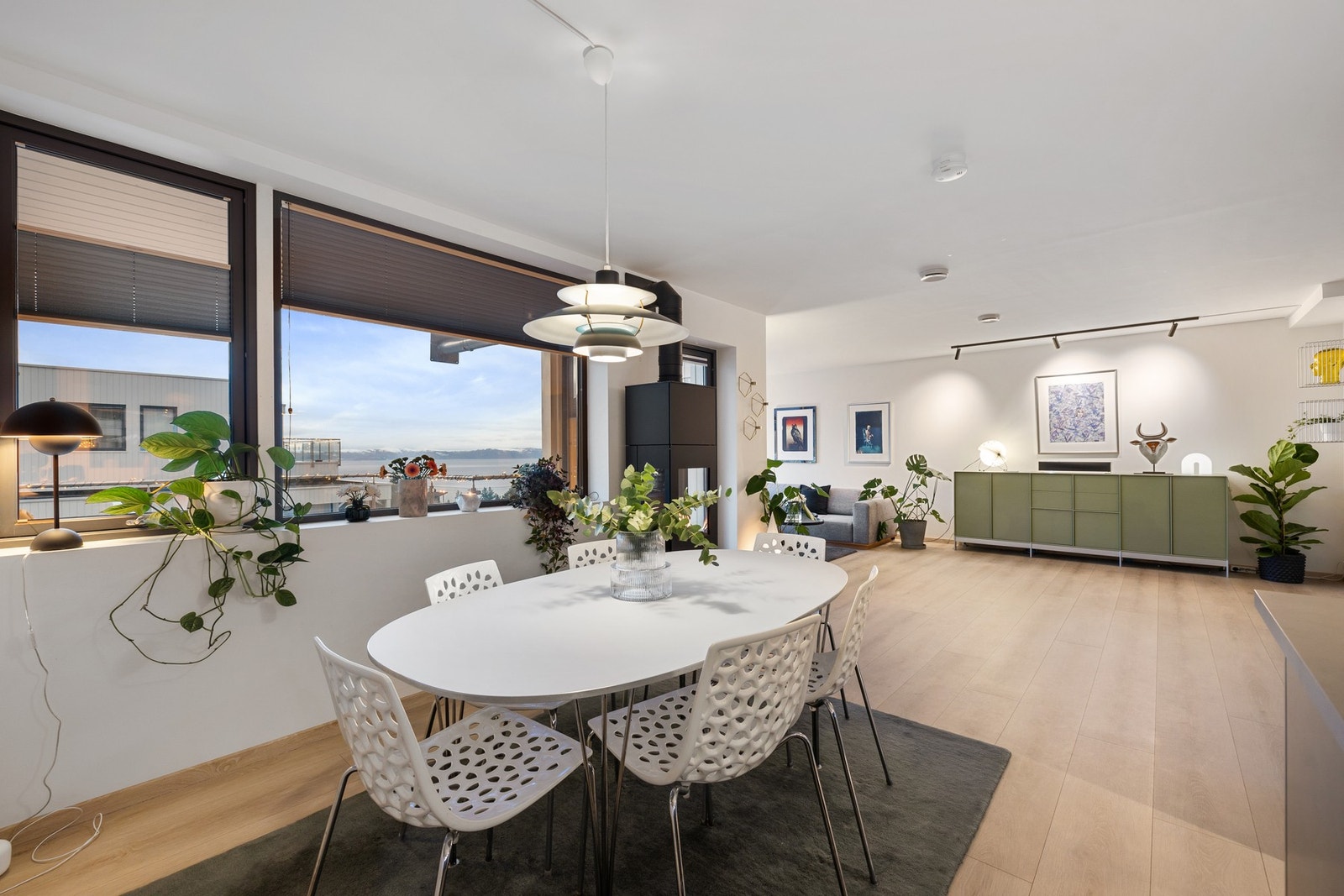 Samlingspunkt i rommet for hyggelige stunder med venner og familie. Galleribilde