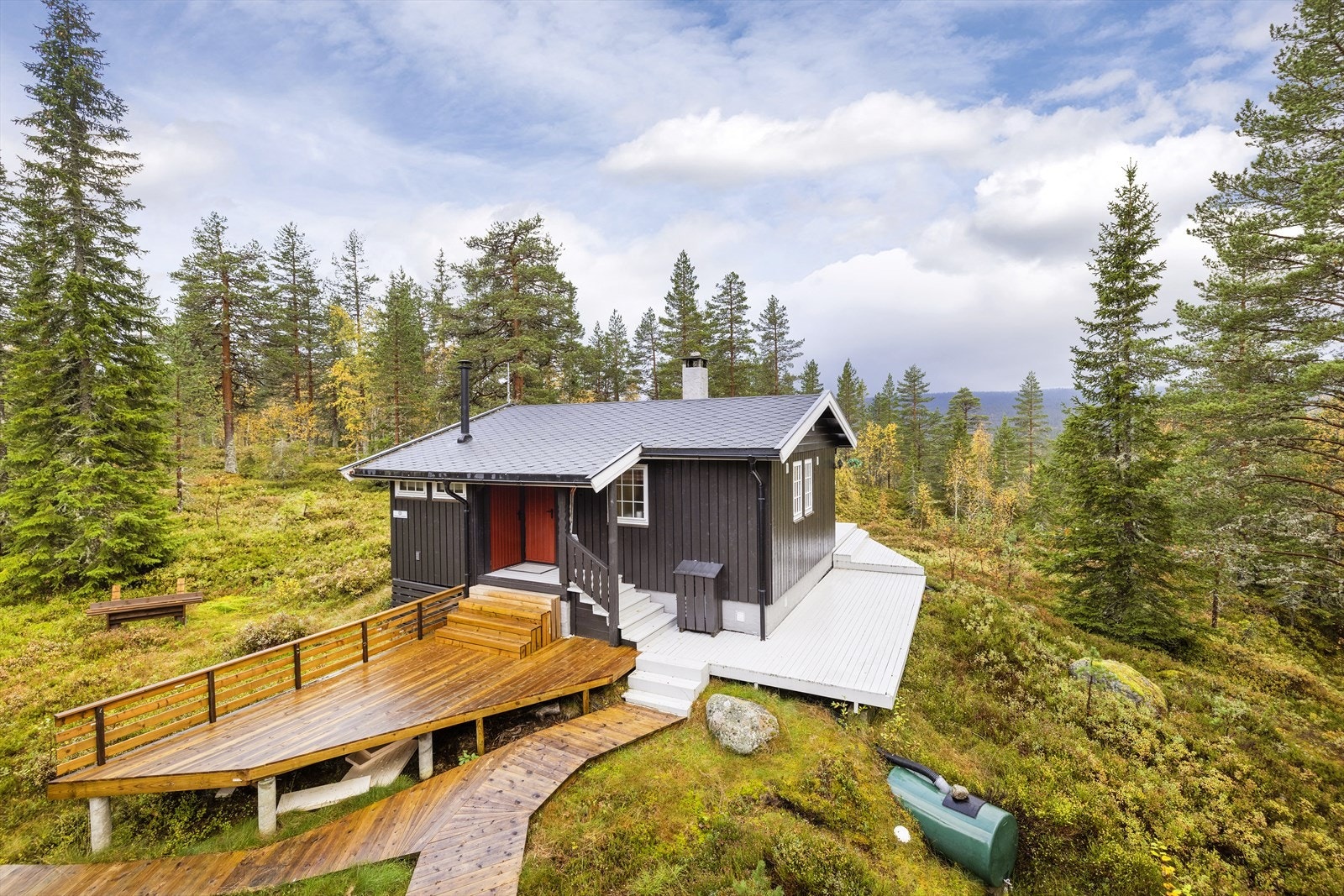 Hytta har en fin, usjenert beliggenhet på feltet nesten innerst i blindvei Galleribilde