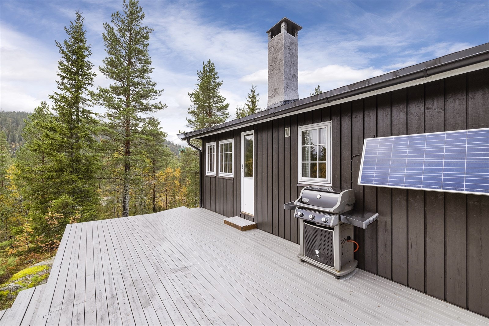 Det er montert 12 w solcelleanlegg til hytta Galleribilde