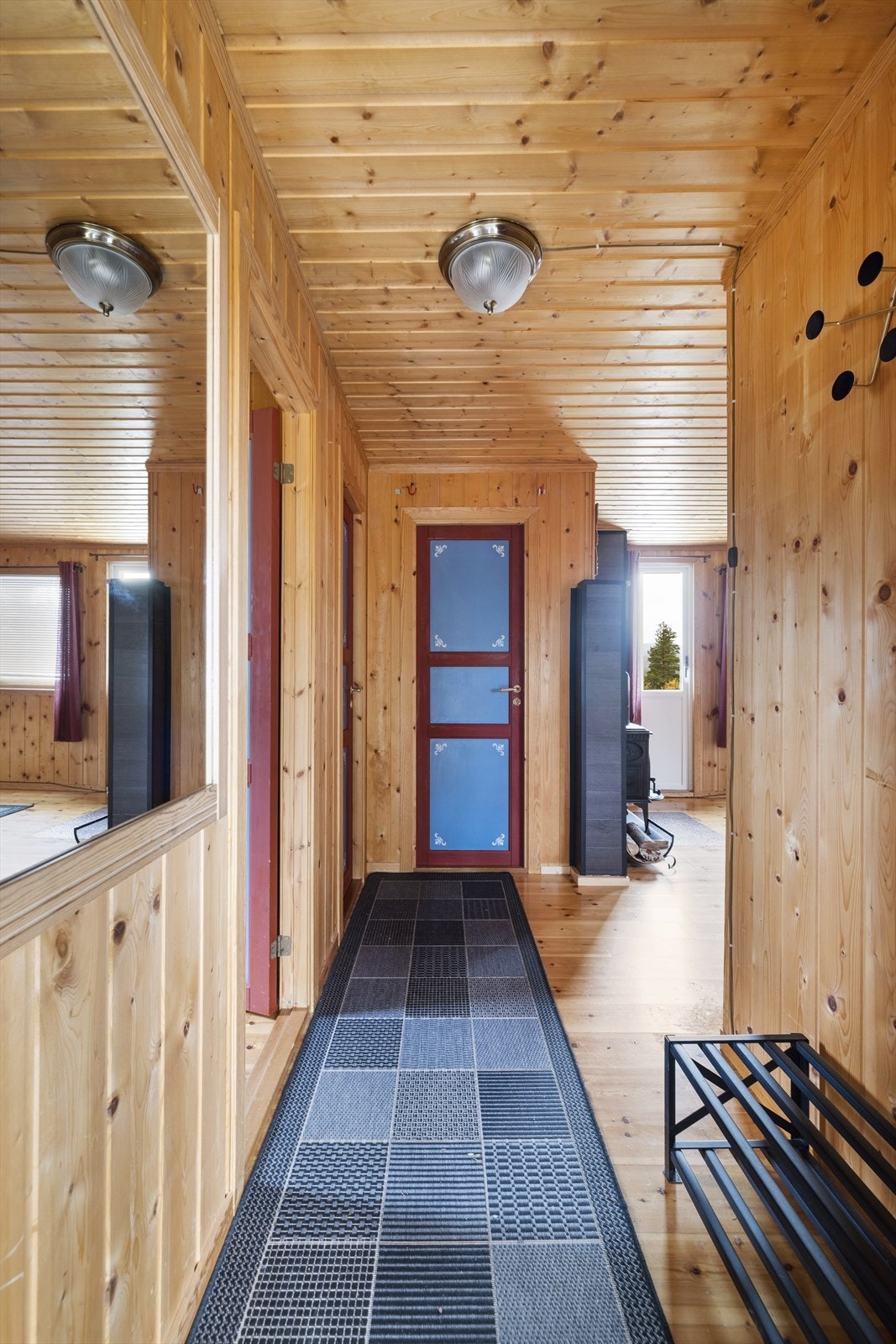 Hytta inneholder 2 soverom, hyttebad, og åpen stue- kjøkkenløsning Galleribilde