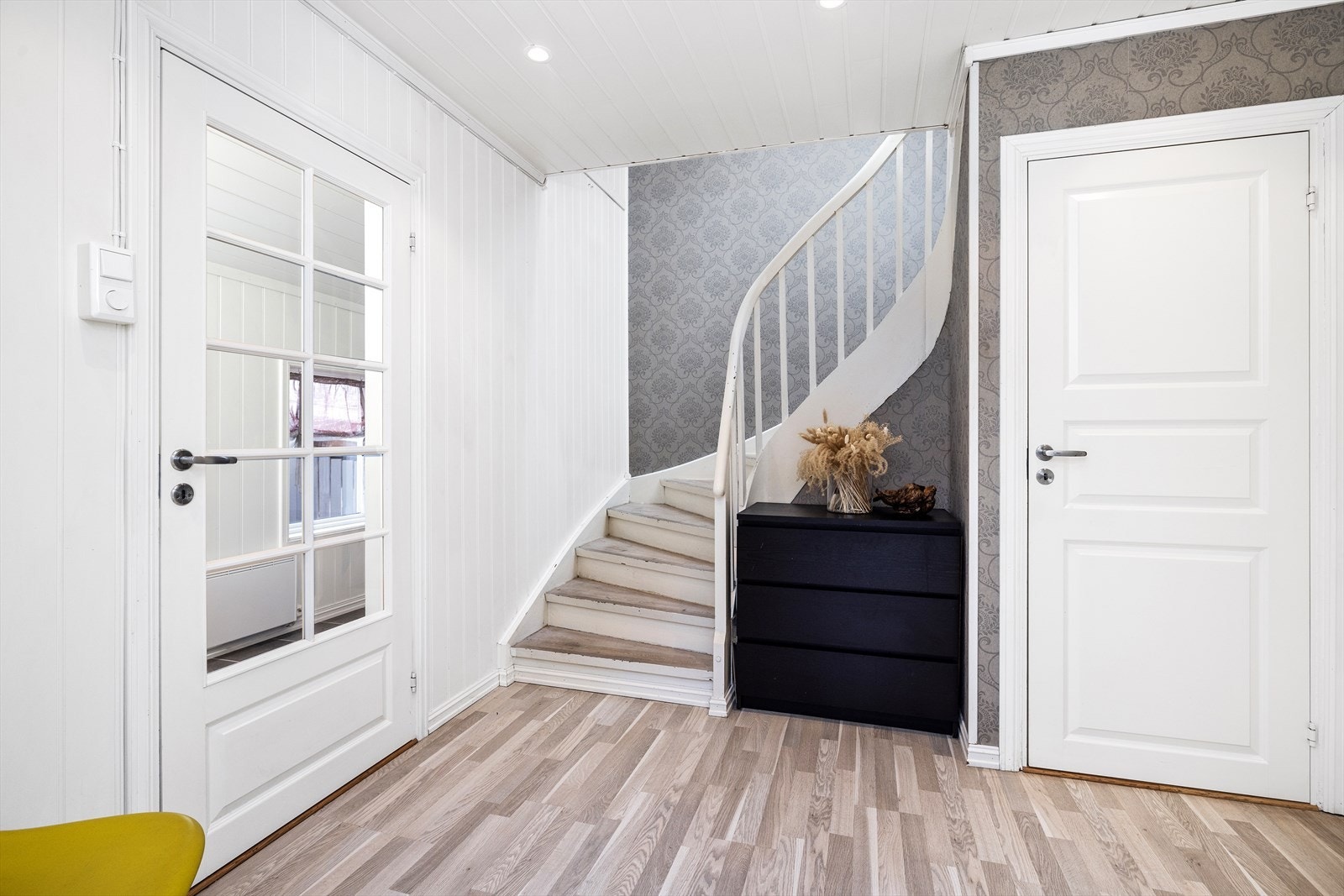 Kort avstand til både skole, butikk og kollektivtransport. Galleribilde