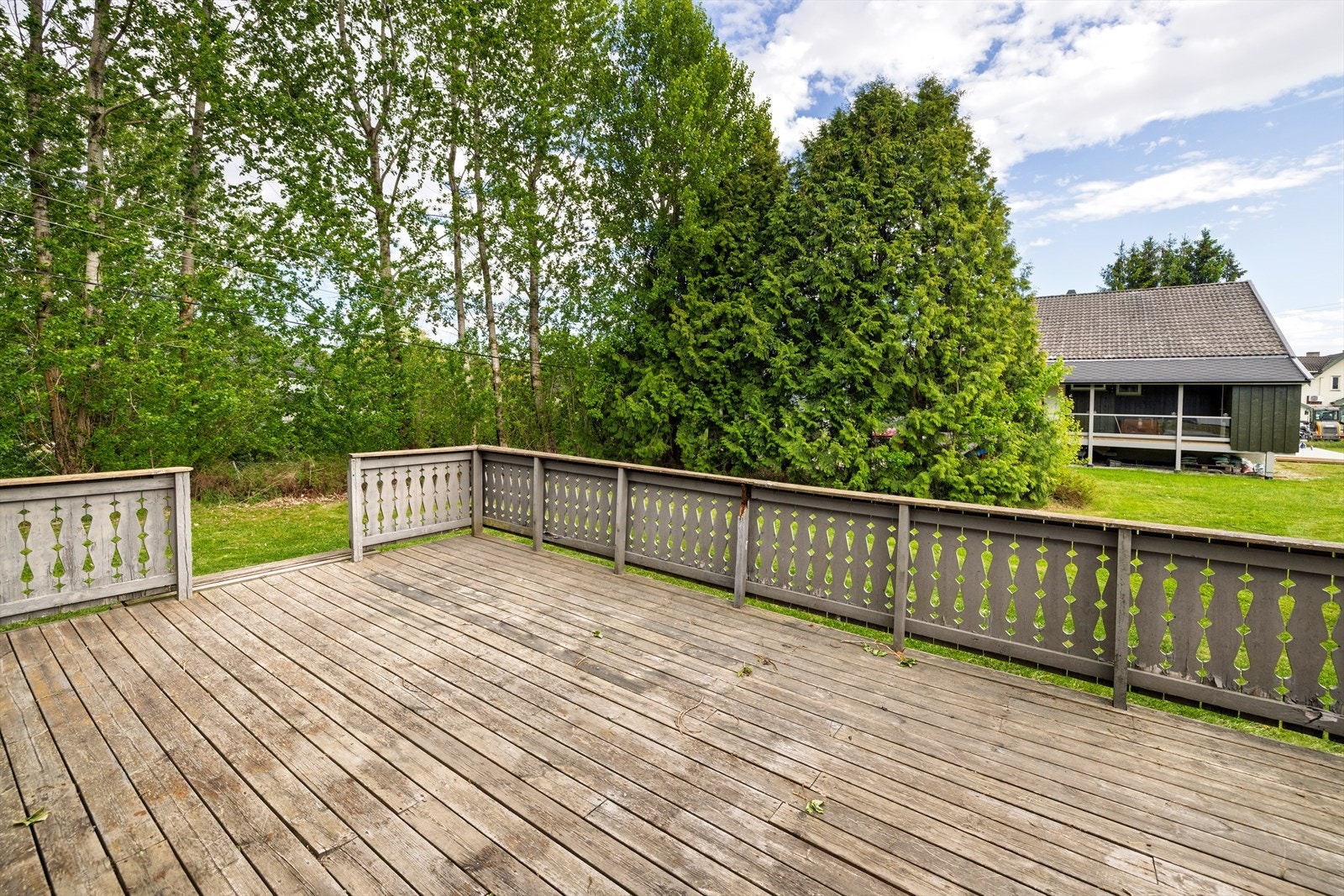 Terrassen med utgang fra stuen. Galleribilde