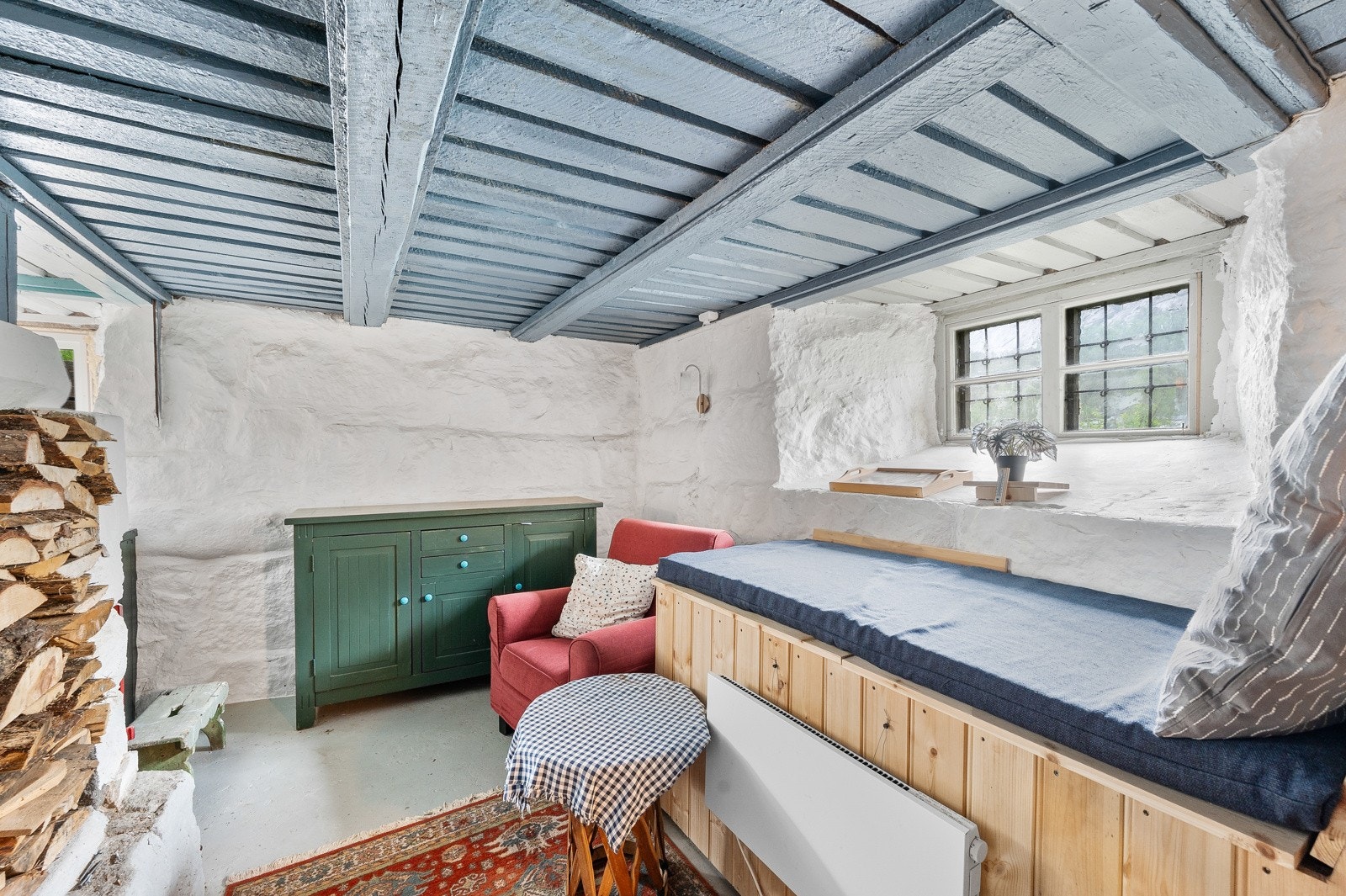 Plassbygget soveplass i kjelleretasjen. Galleribilde
