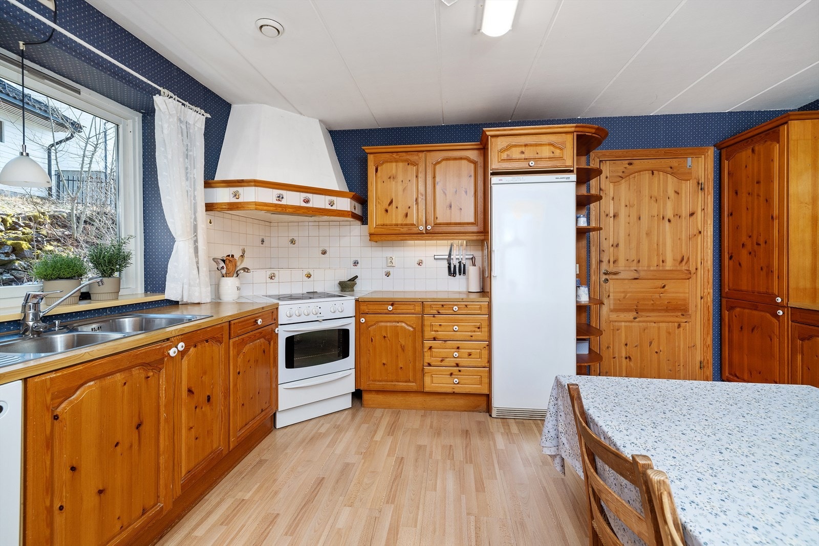 Furu innredning Galleribilde