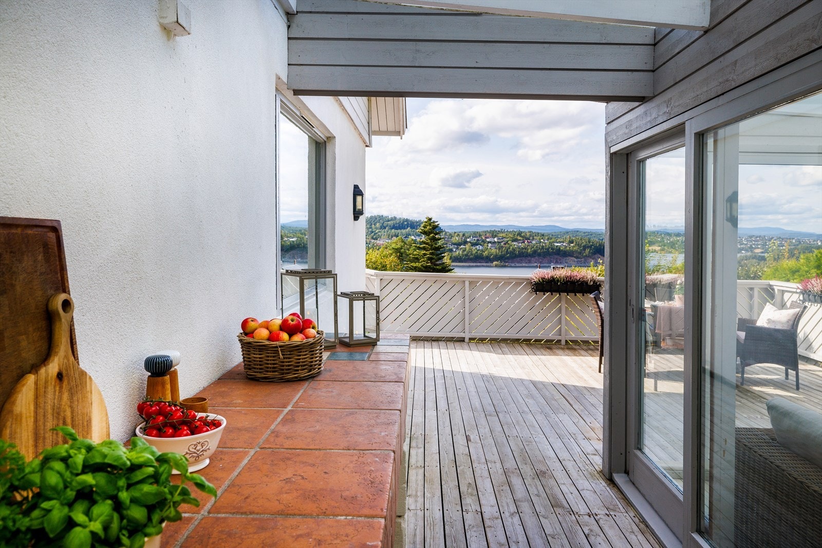 Praktisk benk når du har selskap Galleribilde