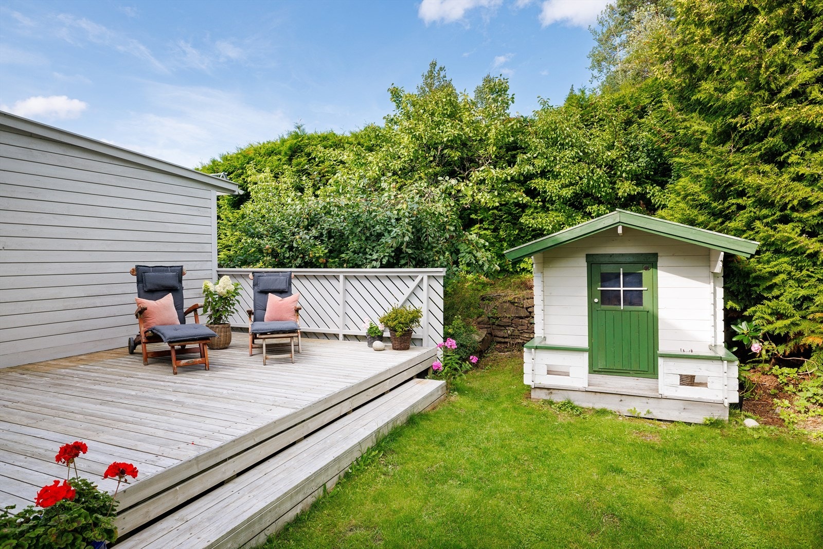 Lekestue på tomten Galleribilde