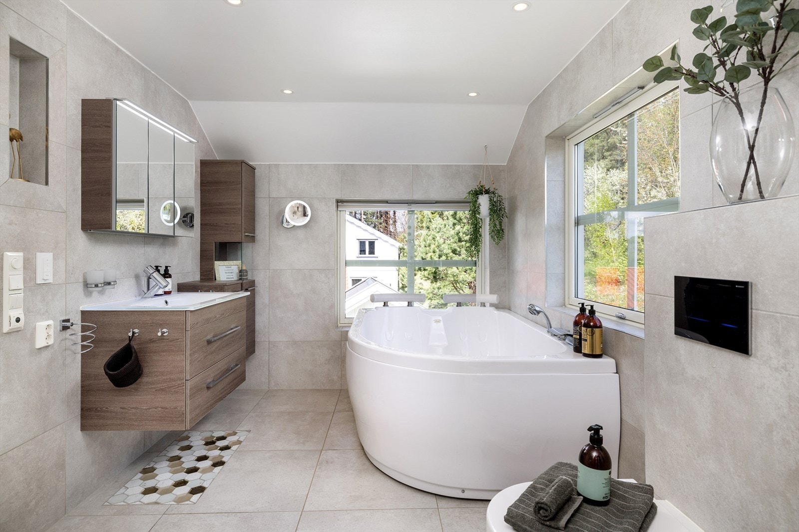 Flott bad/W.C. også i 2. etg. Galleribilde