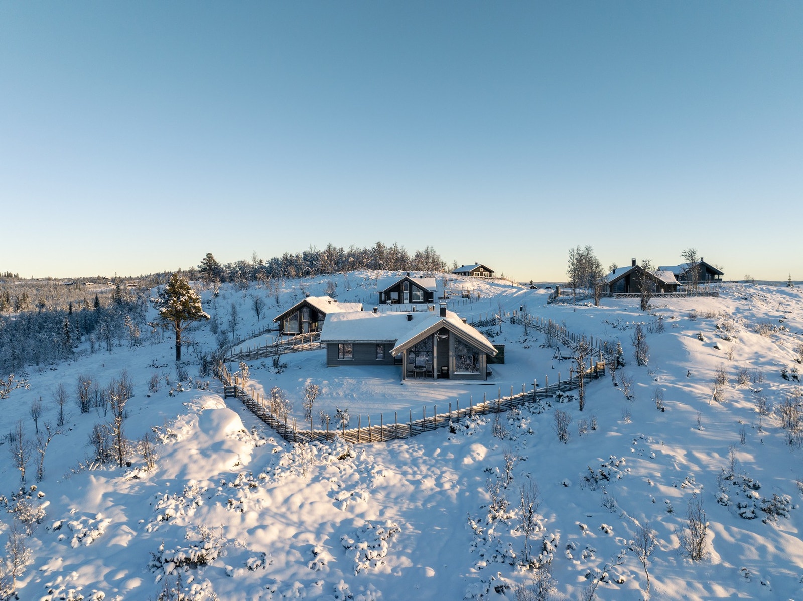Innerst i blindvei og med en utsikt du aldri går lei. Nydelig utsikt mot bl.aa Ålingsfjella Galleribilde