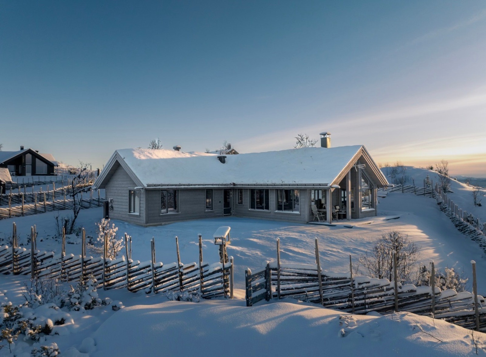 Lokal Eiendomsmegler MNEF/Partner/Økonom - Ådne Holestøl Hognerud ønsker velkommen til flotte Øknevegen 17! Galleribilde