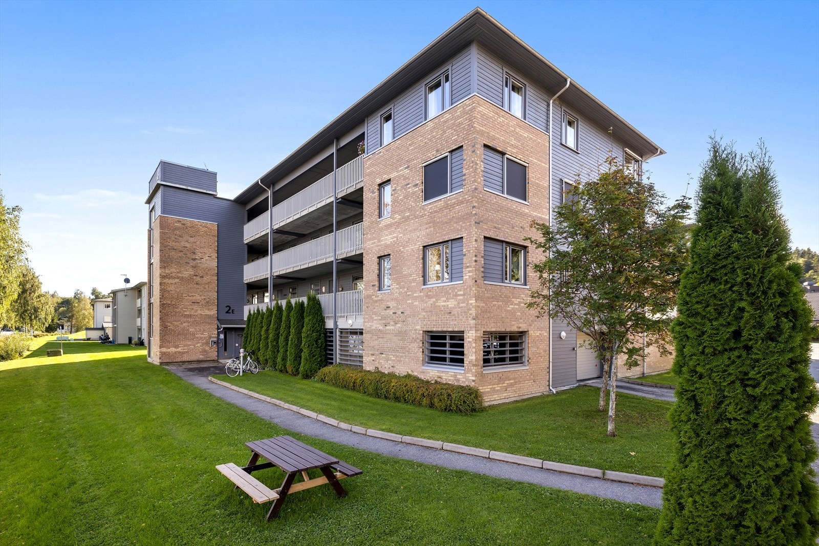 Hofsfossveien 2 E har velstelte uteområder Galleribilde