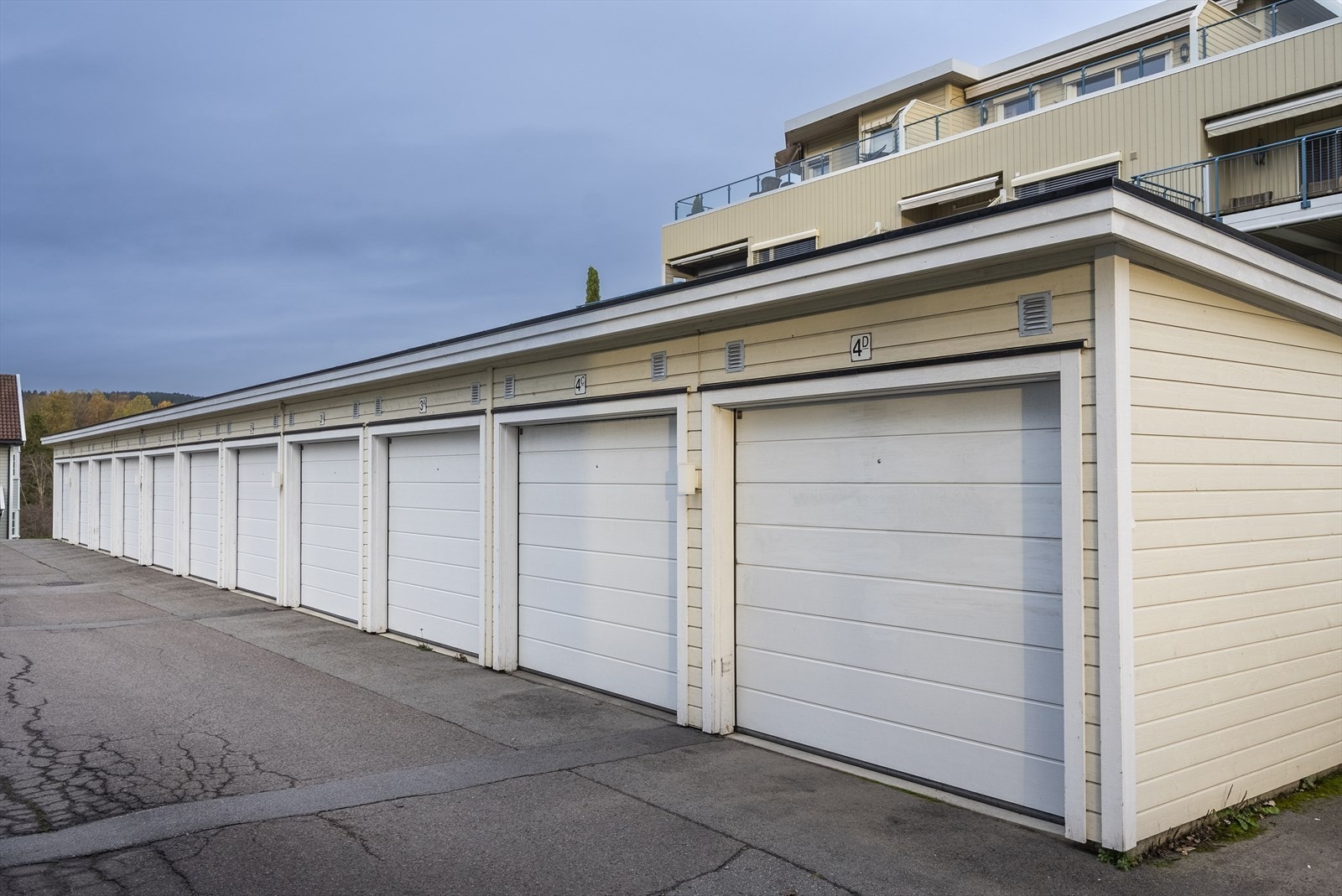 Det medfølger en garasjeplass i felles rekke. Galleribilde
