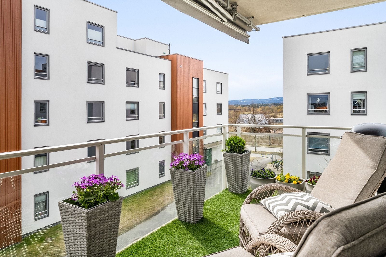 Romslig balkong Galleribilde