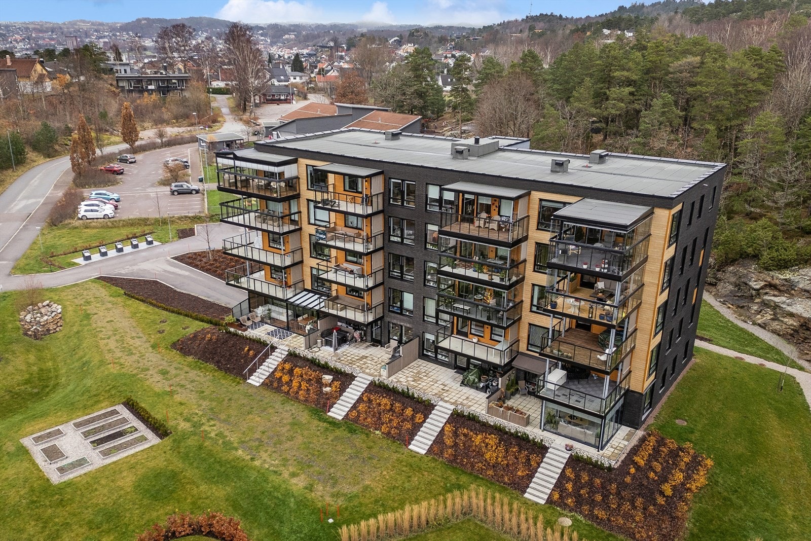 Leiligheter holder en høy standard, og det er ingen TG2 /TG3 anmerkninger i tilstandsrapporten! Må sees! Her er det flytt rett inn standard. Galleribilde